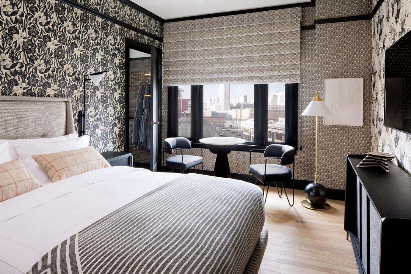 Deluxe Queen, Guest room, 1 Queen, City view,1216851586:JPEG
