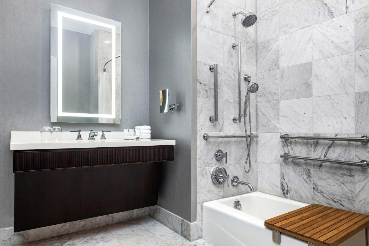 One-Bedroom Executive King Suite Transfer Shower Mobility Hearing Accessible,1350932995:JPEG