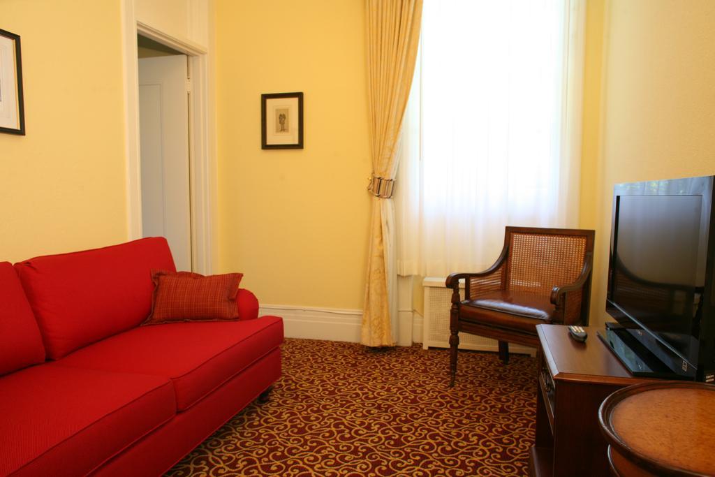 Queen Suite,141308157:JPEG