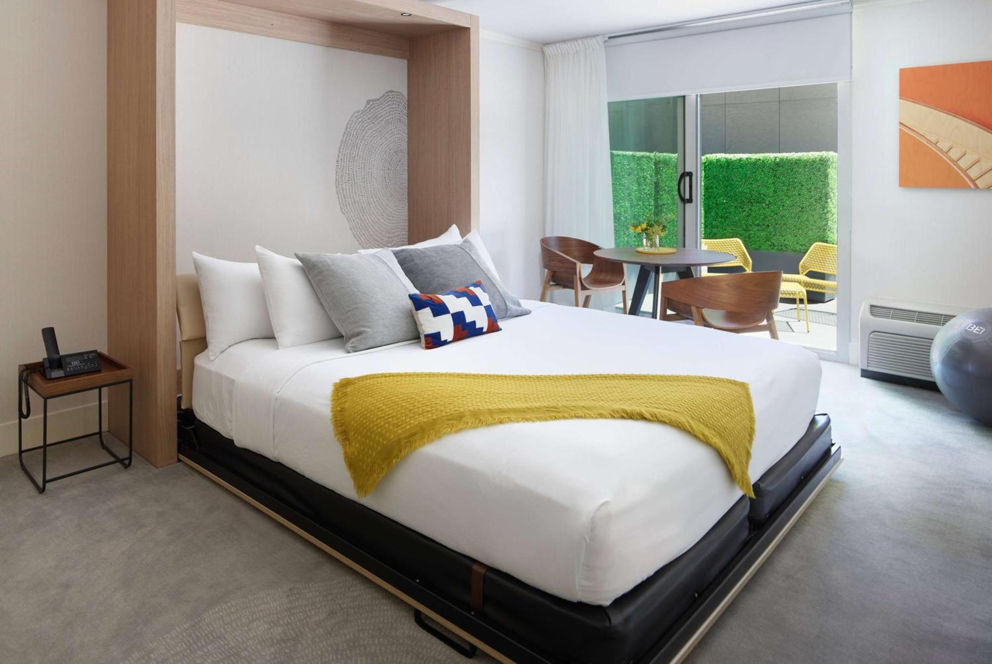 Double Room with Tub with Grab Bars - Mobility and Hearing Impaired Access/Non-Smoking,1567242608:JPEG