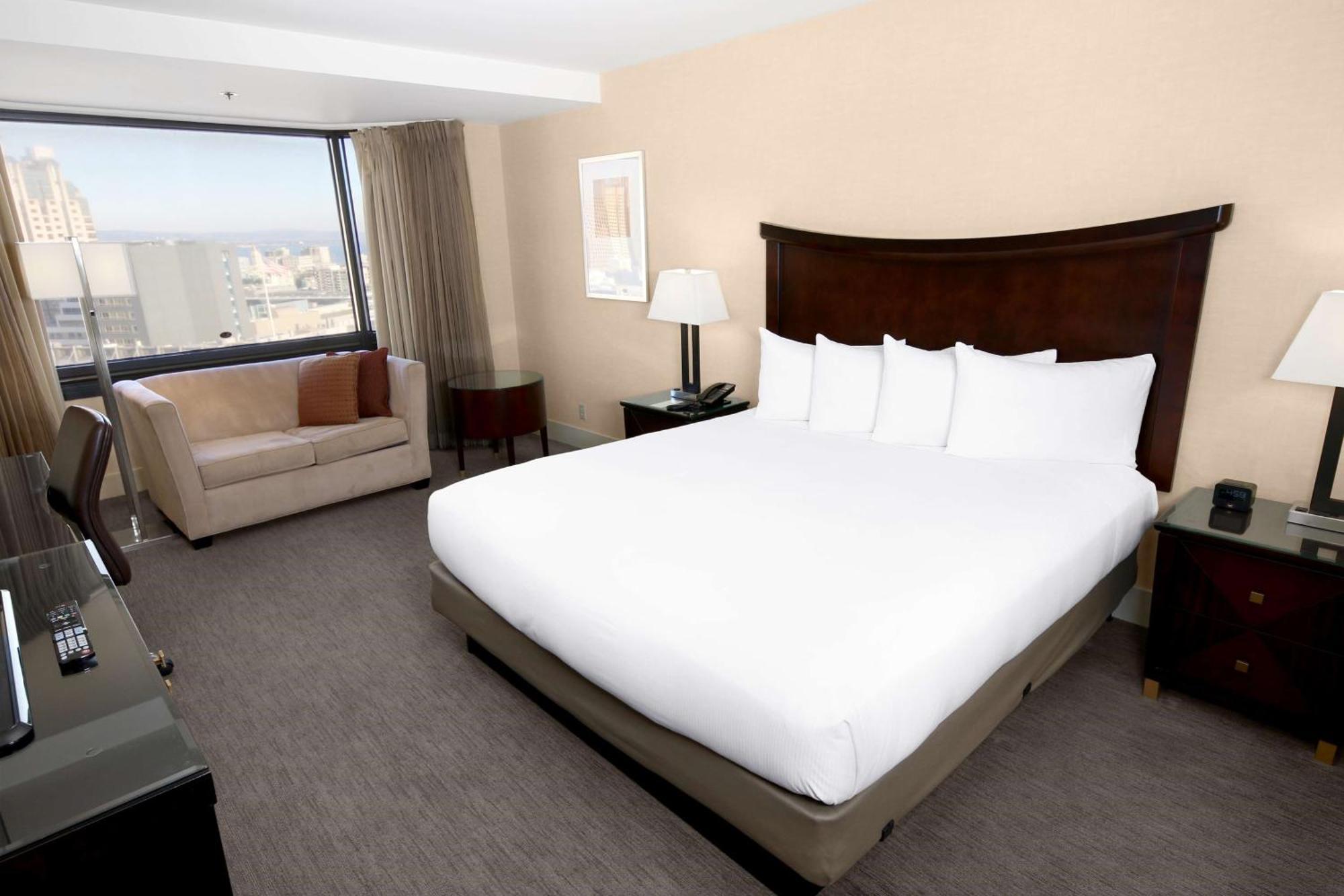 King Room with Roll-In Shower - Mobility and Hearing Access,1587497630:JPEG