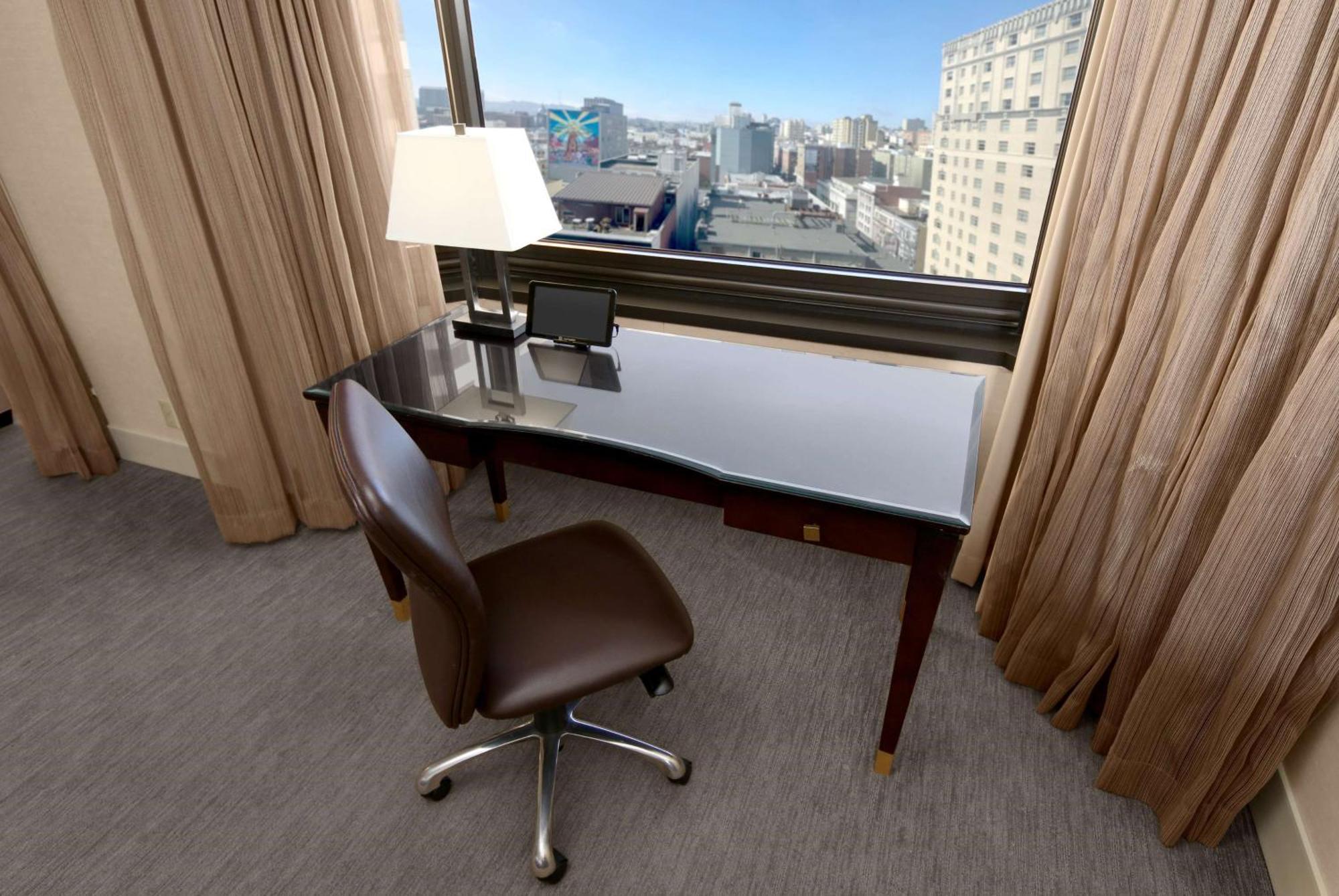 Junior King Suite with Seating Area,1587497646:JPEG