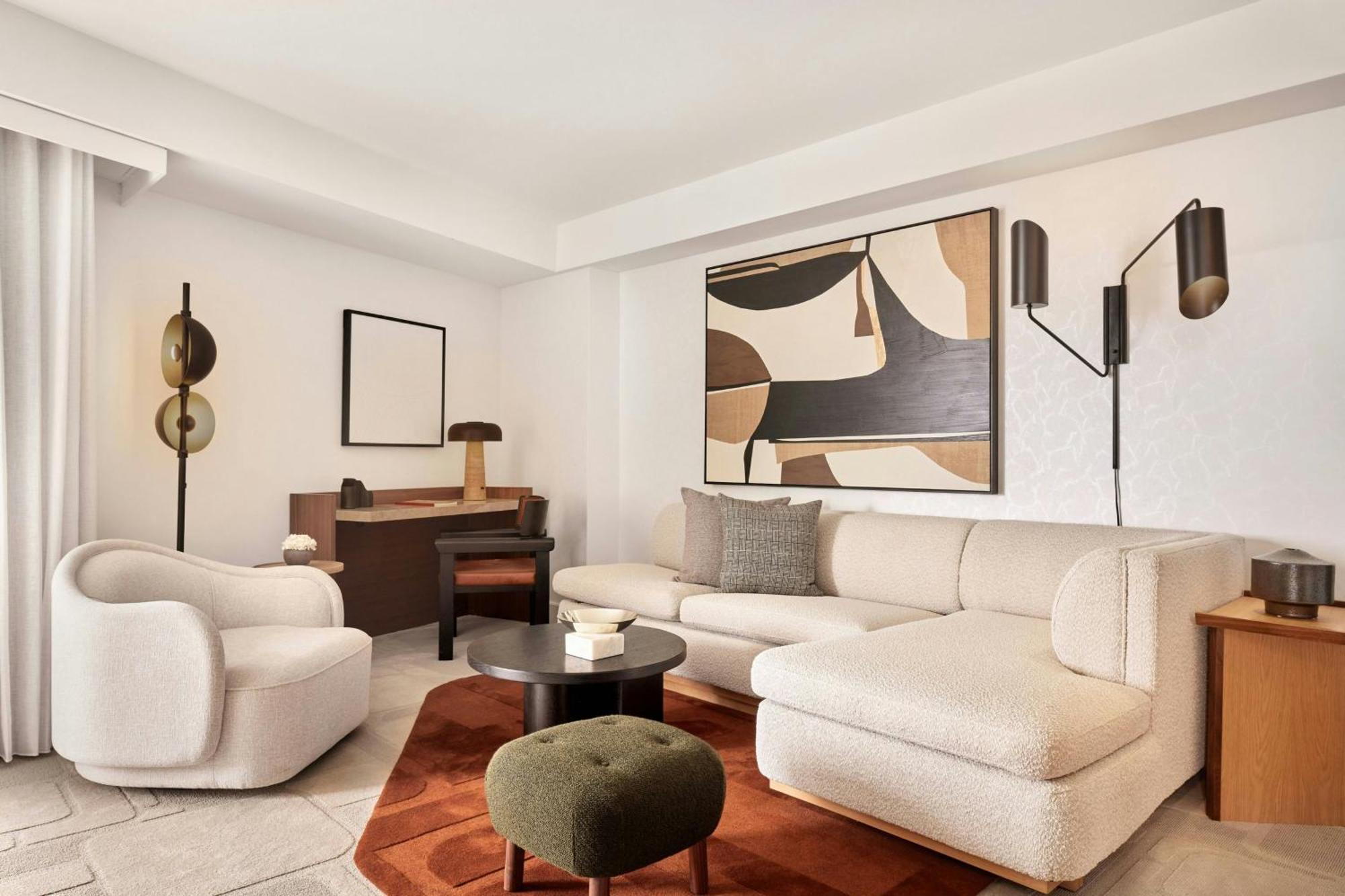 Luxury One-Bedroom Queen Suite,1643137998:JPEG