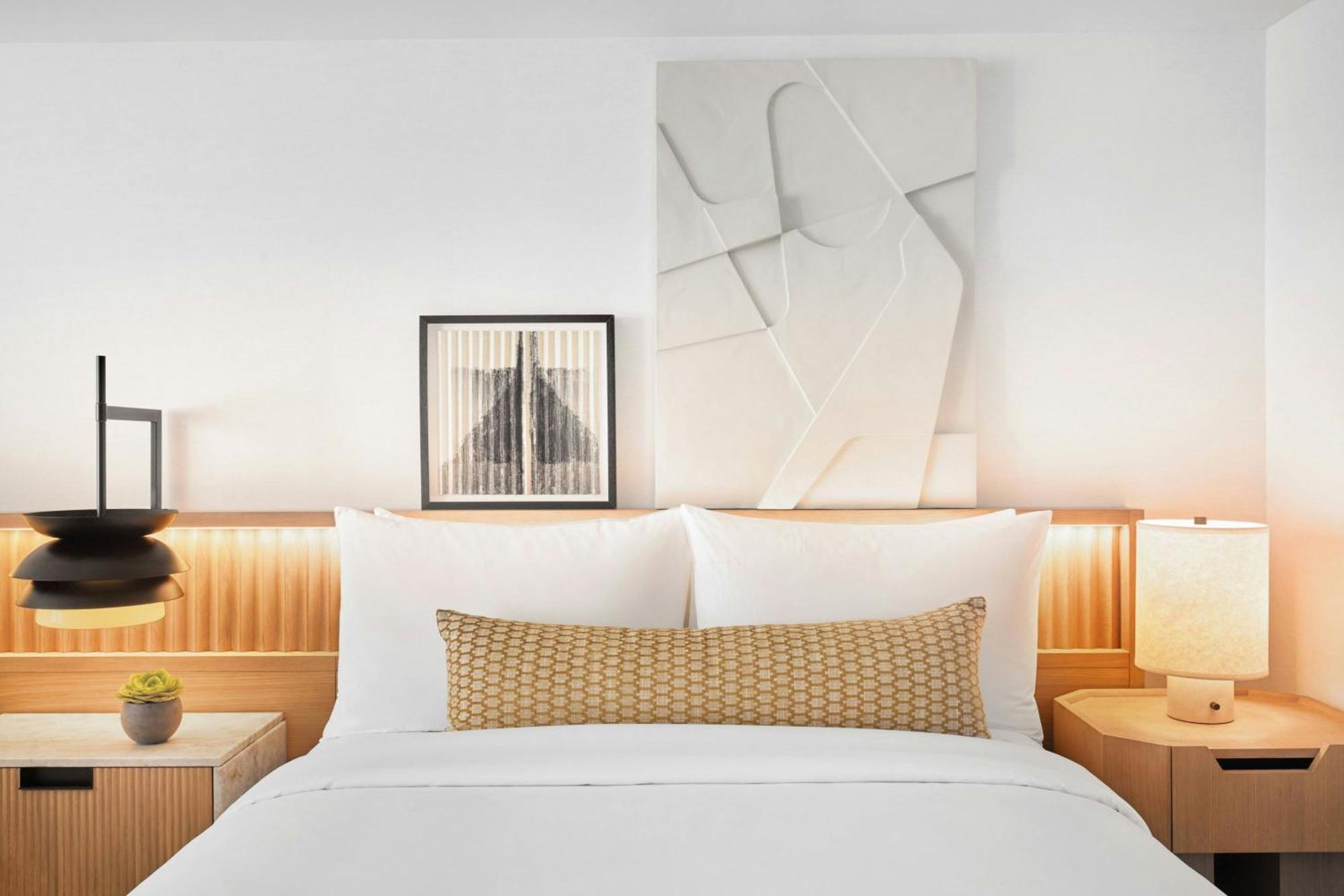 Jay Signature Queen with 2 Queen Beds,1643138012:JPEG