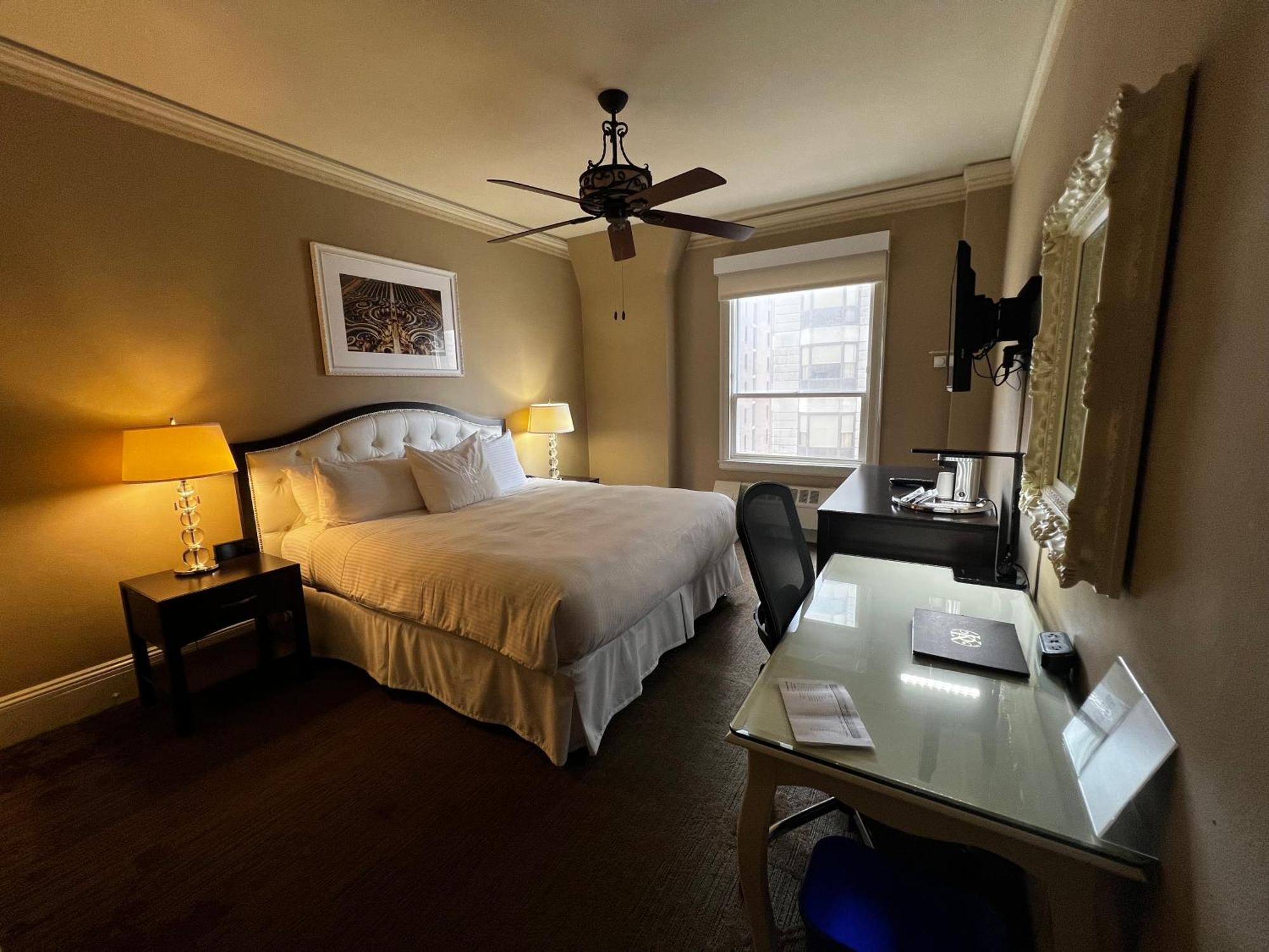 Deluxe King Room,1772885158:JPEG