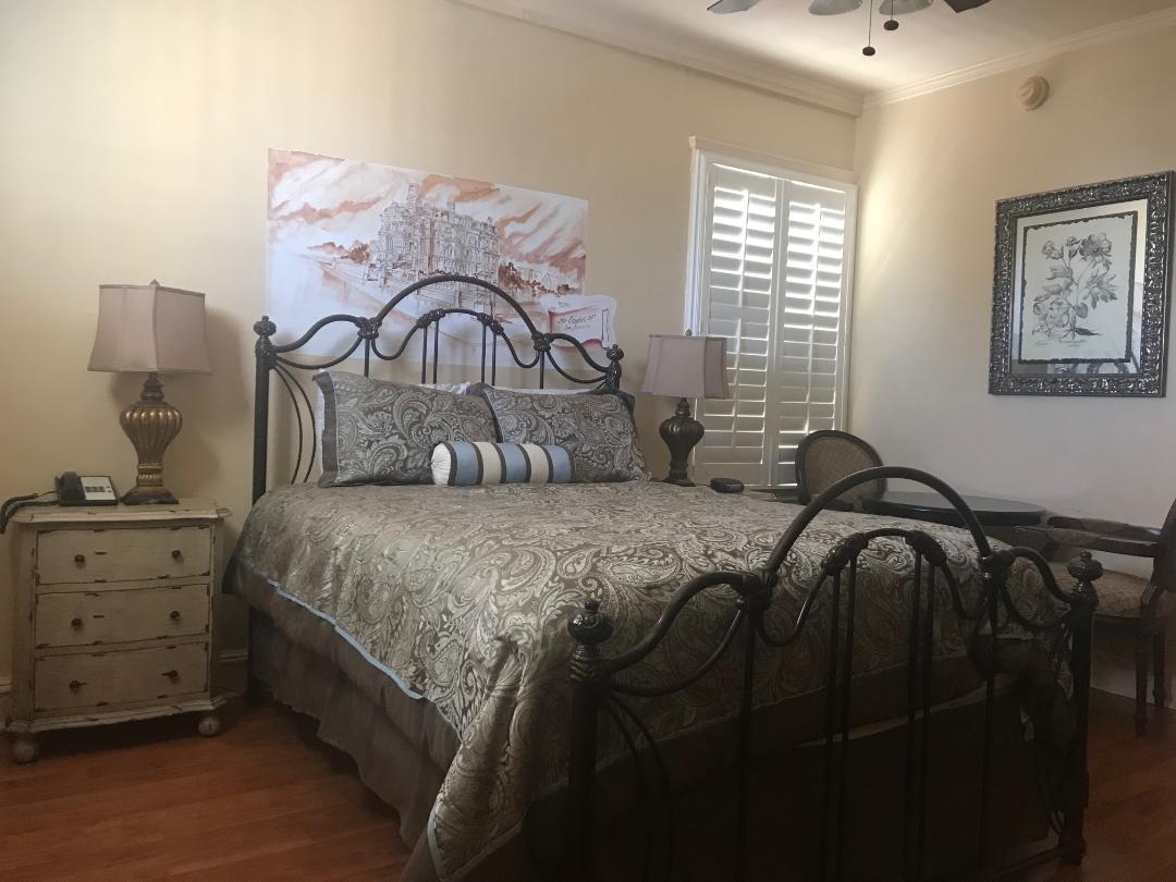 Deluxe Queen Room,638453853:JPEG